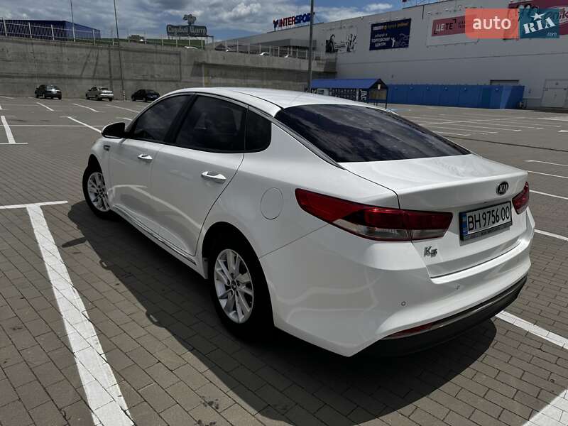 Седан Kia K5 2015 в Одесі