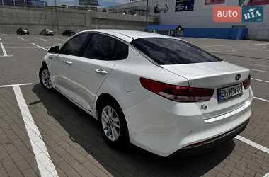 Седан Kia K5 2015 в 