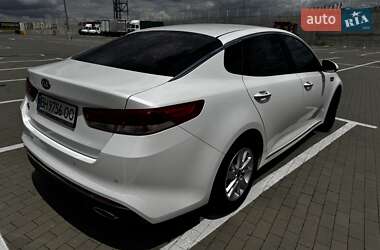 Седан Kia K5 2015 в 