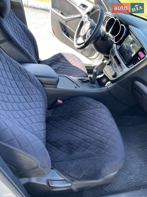 Седан Kia K5 2014 в Гусятине