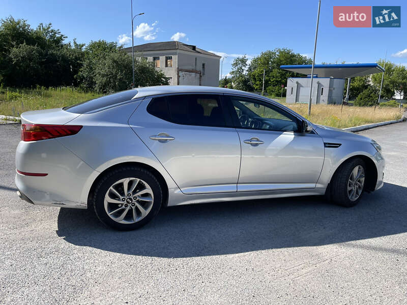 Седан Kia K5 2014 в Гусятине