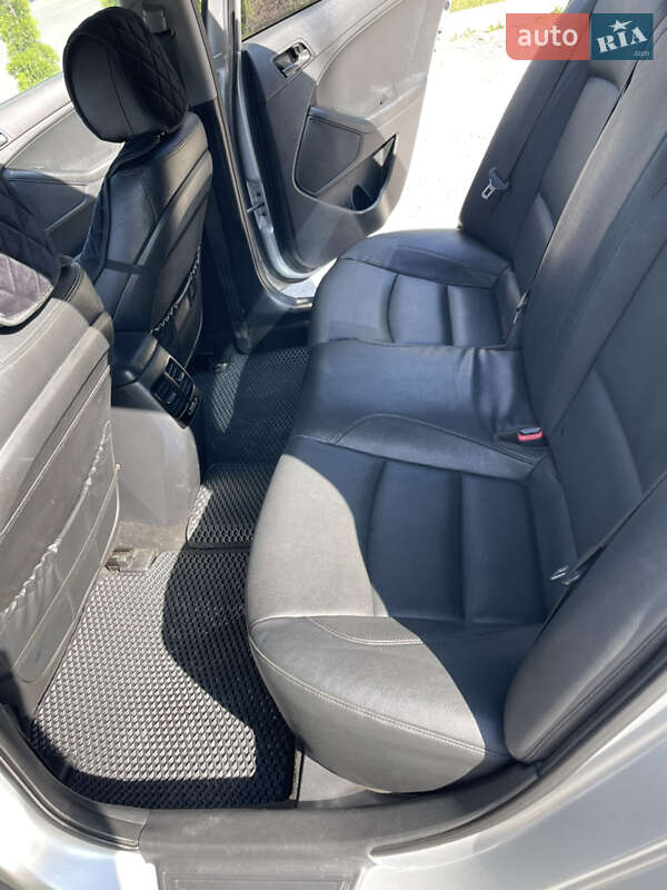 Седан Kia K5 2014 в Гусятине