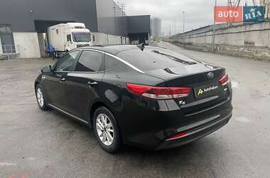 Седан Kia K5 2016 в 