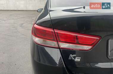 Седан Kia K5 2016 в 