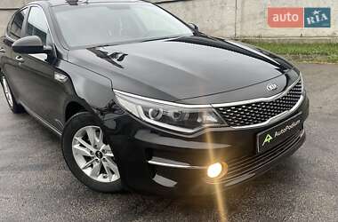 Седан Kia K5 2016 в 