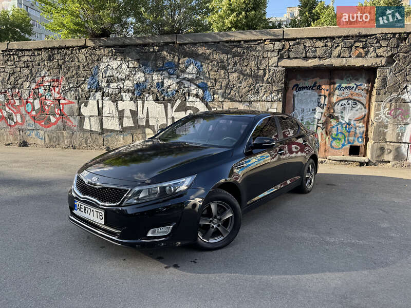 Седан Kia K5 2014 в Днепре