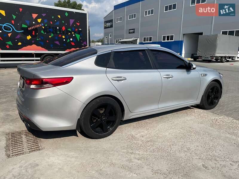 Седан Kia K5 2016 в Киеве