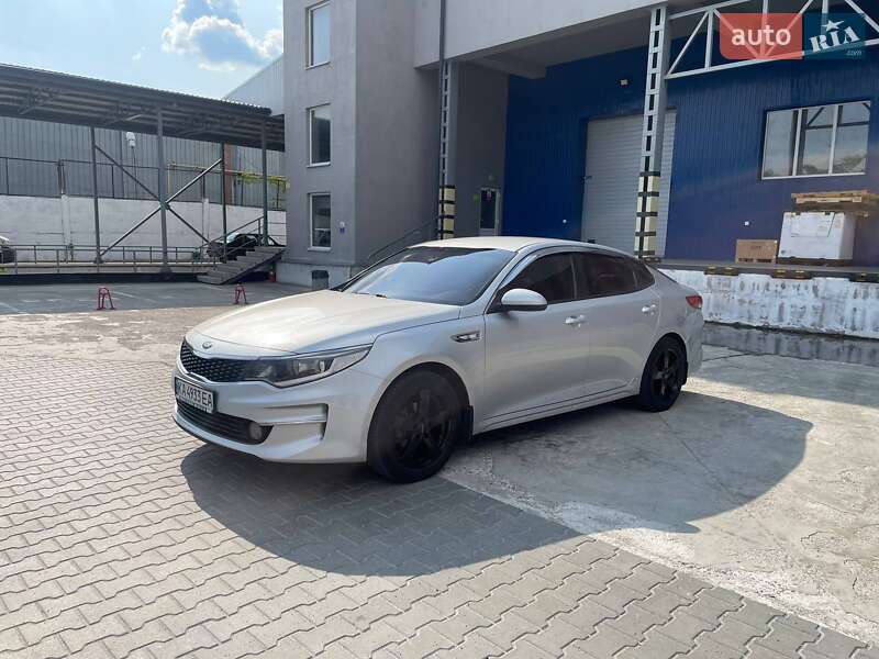 Седан Kia K5 2016 в Киеве