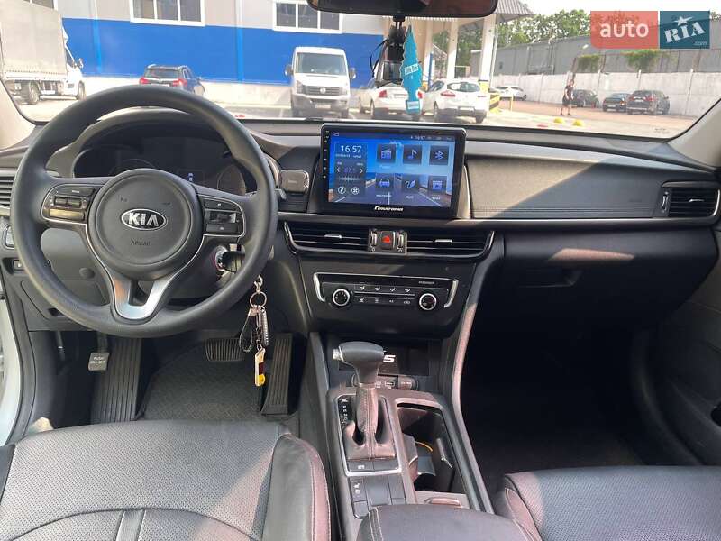 Седан Kia K5 2016 в Киеве