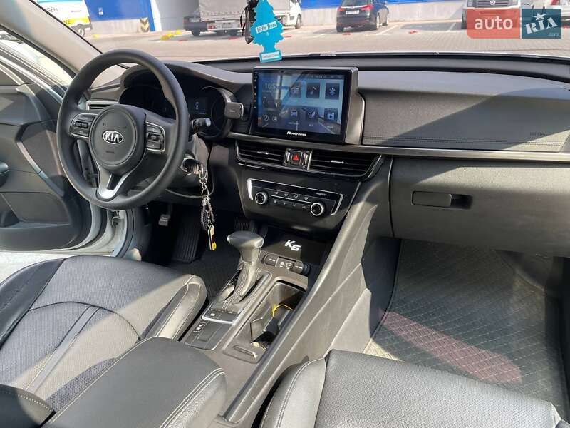 Седан Kia K5 2016 в Киеве