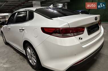 Седан Kia K5 2015 в 