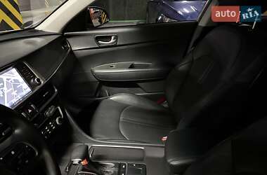 Седан Kia K5 2015 в 