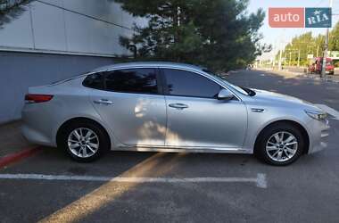 Седан Kia K5 2016 в 