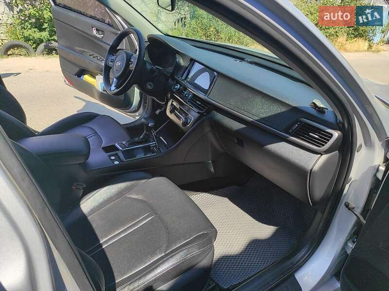 Седан Kia K5 2016 в Николаеве