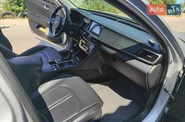 Седан Kia K5 2016 в 