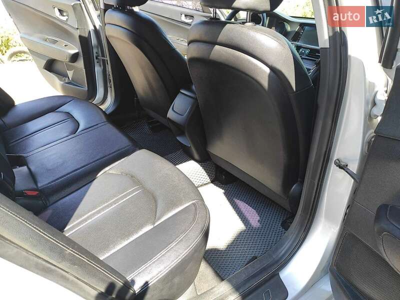 Седан Kia K5 2016 в Николаеве