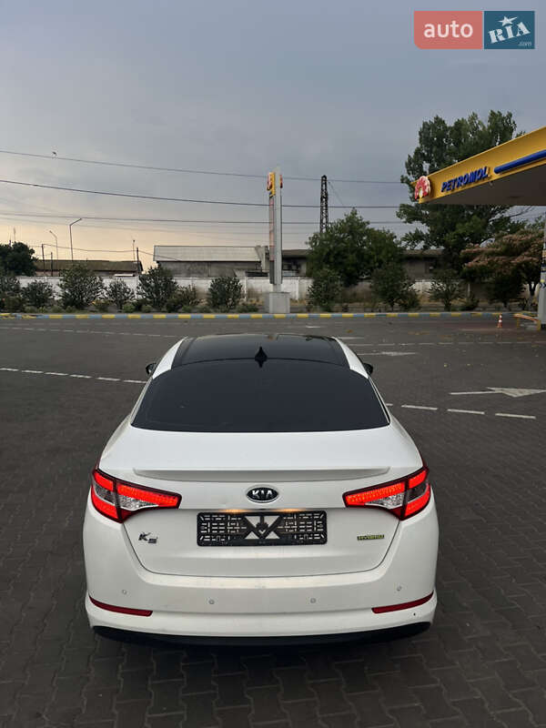 Седан Kia K5 2012 в 