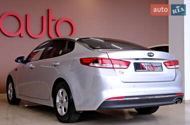 Седан Kia K5 2016 в 