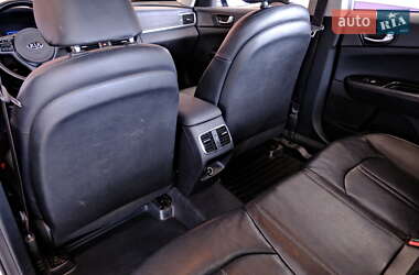 Седан Kia K5 2016 в 