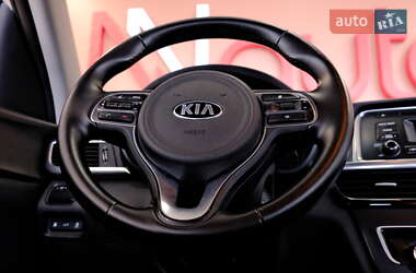Седан Kia K5 2016 в 