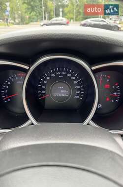 Седан Kia K5 2013 в 