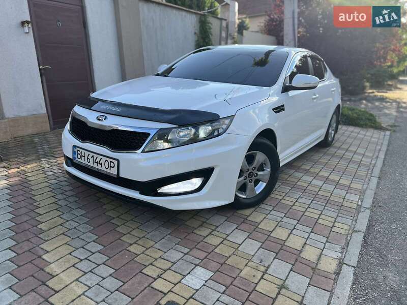 Седан Kia K5 2012 в Одессе