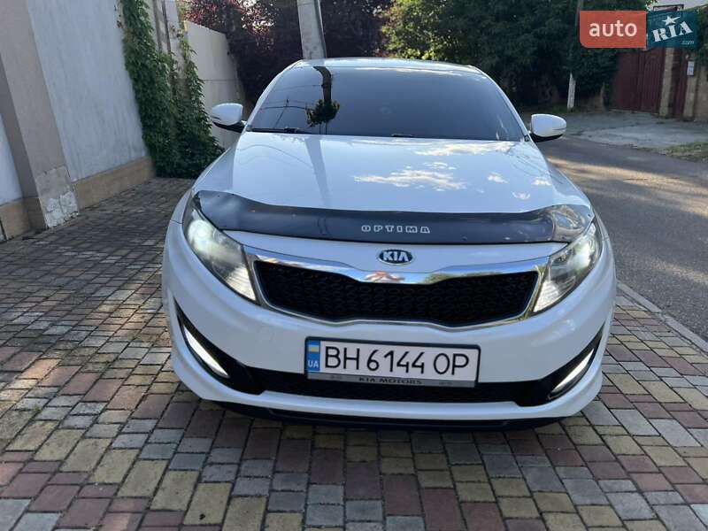 Седан Kia K5 2012 в Одессе