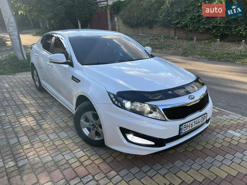 Седан Kia K5 2012 в Одессе