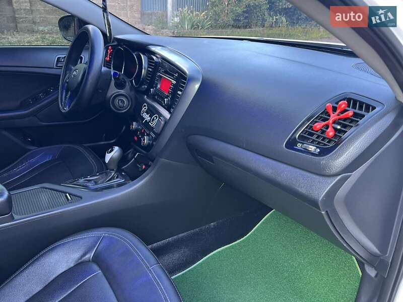 Седан Kia K5 2012 в Одессе