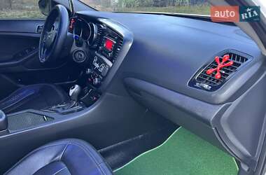 Седан Kia K5 2012 в 