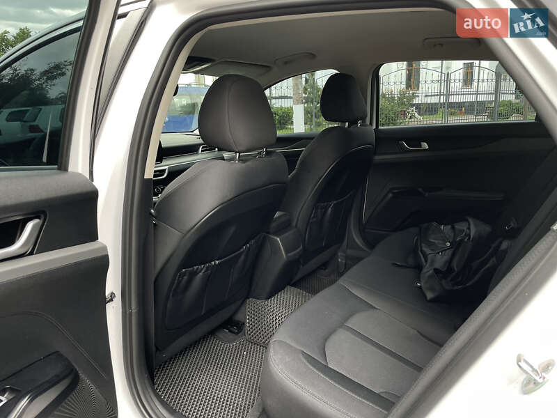 Седан Kia K5 2021 в Житомирі