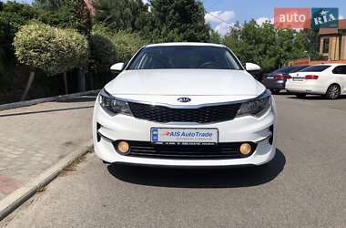 Седан Kia K5 2017 в 