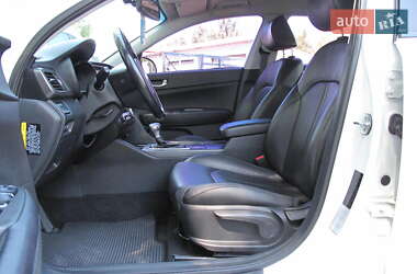 Седан Kia K5 2017 в 