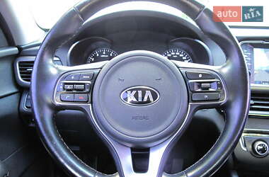 Седан Kia K5 2017 в 
