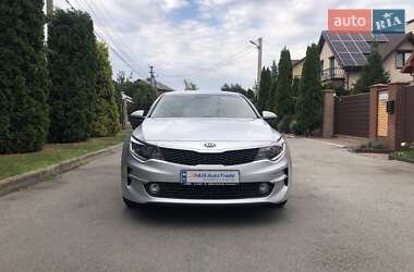 Седан Kia K5 2017 в 