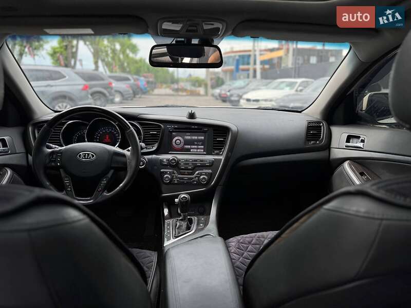 Седан Kia K5 2010 в Львове
