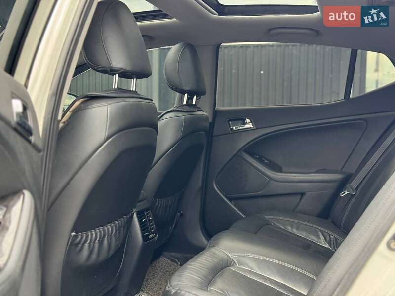 Седан Kia K5 2010 в Львове