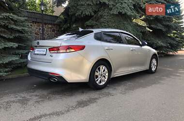 Седан Kia K5 2017 в 