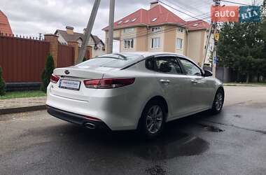 Седан Kia K5 2017 в 