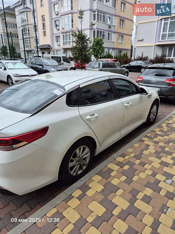 Седан Kia K5 2016 в Киеве