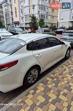 Седан Kia K5 2016 в 