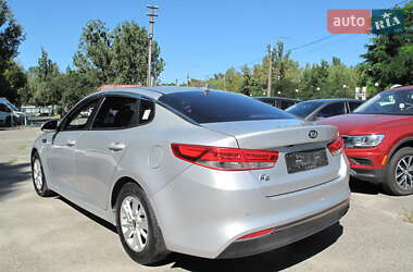 Седан Kia K5 2016 в 