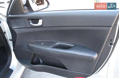 Седан Kia K5 2016 в 
