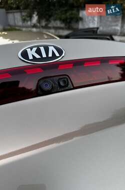 Седан Kia K5 2021 в 