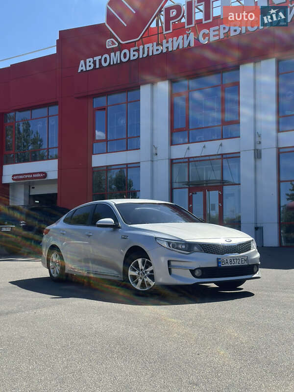 Седан Kia K5 2016 в Днепре