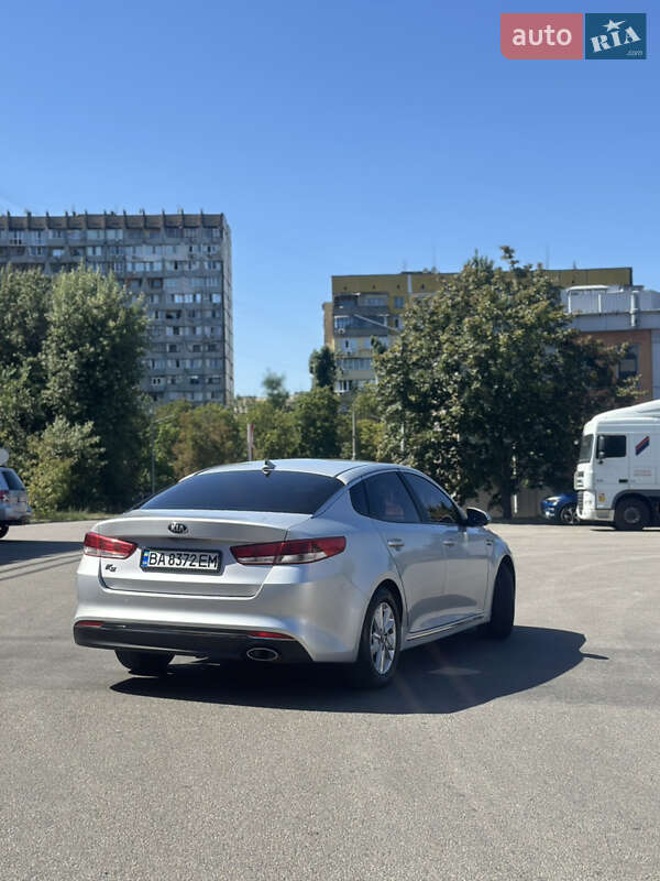 Седан Kia K5 2016 в Днепре