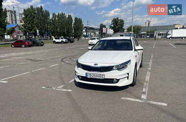 Седан Kia K5 2016 в 