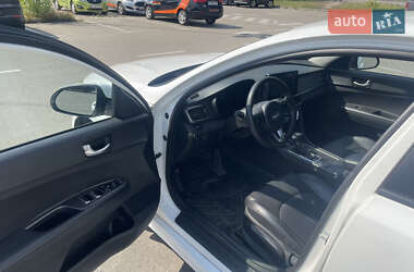 Седан Kia K5 2016 в 