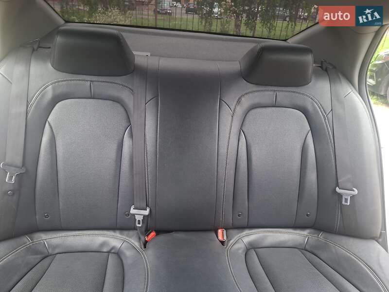 Седан Kia K5 2012 в Хмельницком