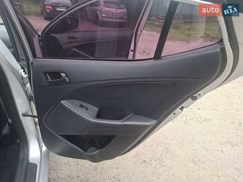 Седан Kia K5 2012 в Хмельницком